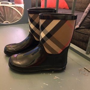 Burberry kids boots